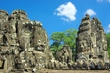 Fototapeta na wymiar Kamienna głowa na wieże świątyni Bayon w Angkor Thom, Kambodży