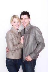 Paar in Lederjacken