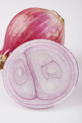 Fototapeta premium red onion on white background
