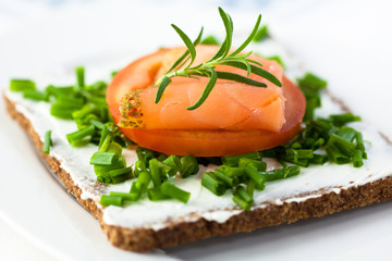 Sandwich with smoked salmon,tomato and chive