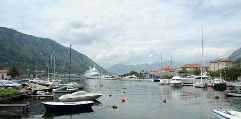 Fototapeta na wymiar Port de Kotor au Monténégro