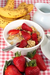 Summer breakfast with muesli, strawberries and bananas