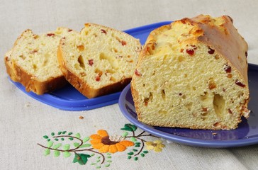 sweet bun with raisins