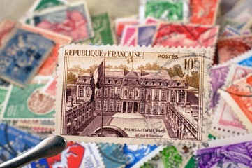 Fototapeta na wymiar timbres - Palais de l'Elysée Paris La Cour d'Honneur - philatélie France