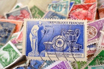 timbres - Manufacture Nationale de Sèvres Fondée en 1756 - philatélie France