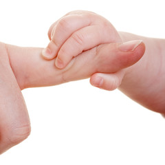 Baby greift großen Zeigefinger