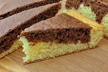 Fetta di ciambellone al cioccolato