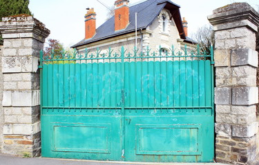 vieux portail de demeure ancienne