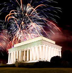 The Lincoln memorial in Washington DC - 31042425