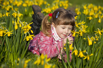 girl and daffodils