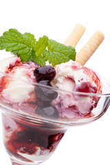 Ausschnitt vom Eisklassiker Amarenabecher