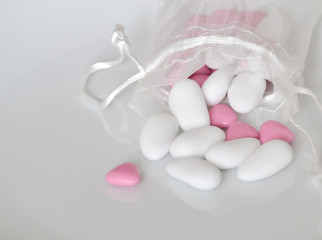 drag&eacute;es roses et blanches