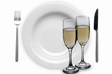 Cubierto con placa, plato,cuchillo y Tenedor y copas de vino bla