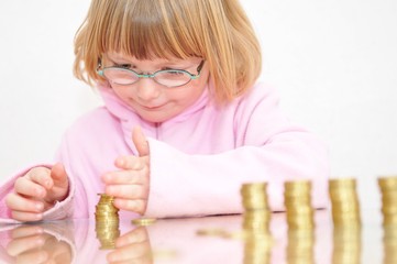 Kleinkind mit Geld