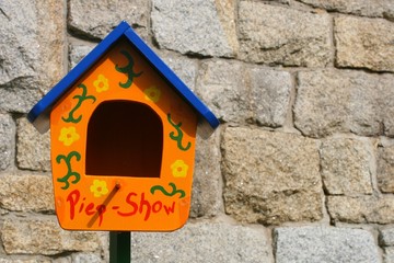 Vogelhäuschen im Garten