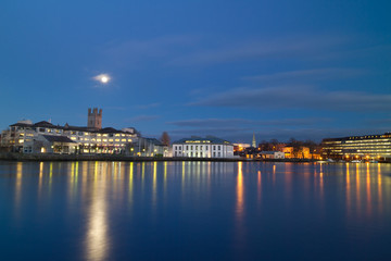 Fototapeta na wymiar Limerick city at night