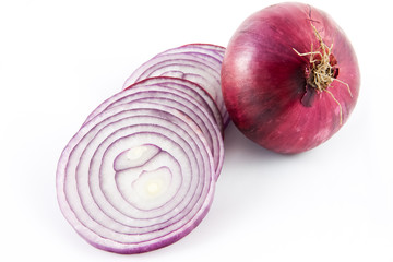 Red onion with slices