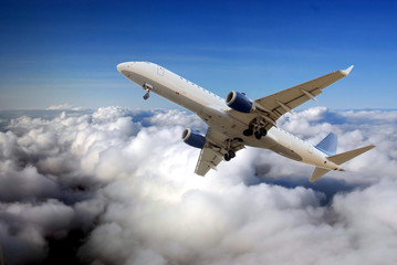 Fototapeta na wymiar Samolot nad niebem