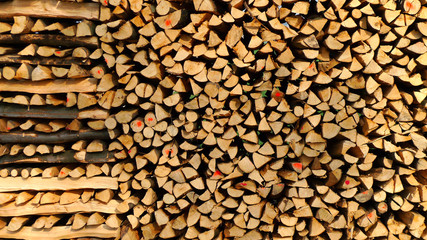 Brennholz gestapelt © focus finder