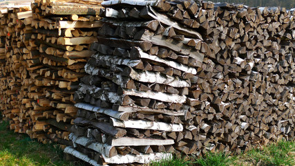 Brennholz gestapelt © focus finder