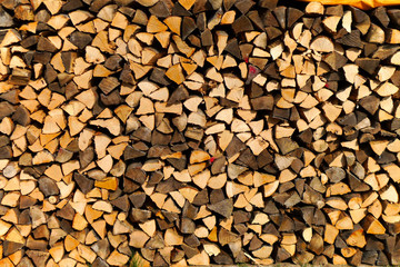 Brennholz gestapelt