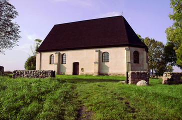 Fototapeta na wymiar kościół na wzgórzu