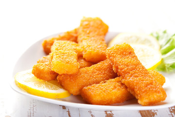 Fish fingers with lemon