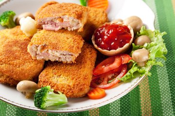 Cordon bleu with vegetables garnish