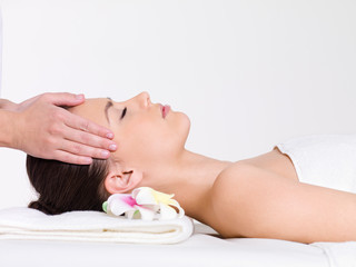 Obraz na płótnie Canvas Massage of the face in beauty salon