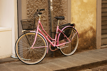 Fototapeta na wymiar Różowy rower