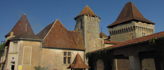 Village et  Château de Varaignes ; Limousin, Périgord