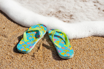 Fototapeta na wymiar Flip flops at the beach