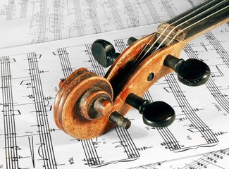 Naklejka premium Old violin head