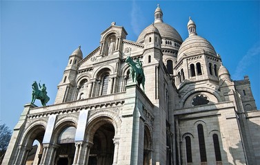 Fototapeta na wymiar Kościół Najświętszego Serca Pana Jezusa w Paryżu - Montmartre