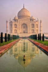 Fototapeta premium Taj Mahal at sunrise, Agra, Uttar Pradesh, India.