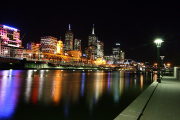 Fototapeta na wymiar Melbourne by night.