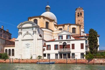 Fototapeta na wymiar Church at Venice Grand canal