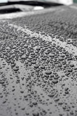 Wassertropfen Autolack schwarz