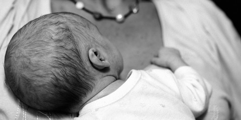 Amour maternel: bébé endormi - 31151667