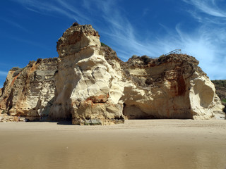 Fototapeta premium Algarve coast at low tide the ocean .