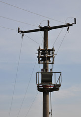 Strommast mit Transformator