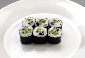six appetizer sushi with cucumber