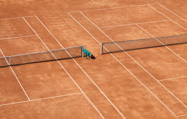Leerer Tennisplatz aus der Vogelperspektive