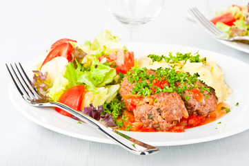 Meatballs in tomato sauce