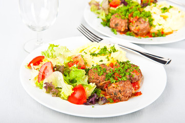 Meatballs in tomato sauce