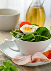 frischer spinatsalat
