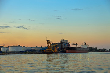 Loading of bulk carrier