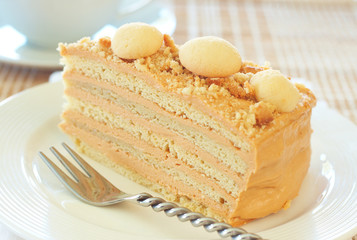 Caramel medovik cake