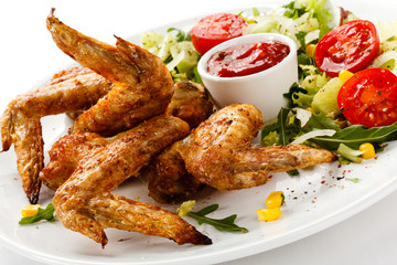 Grilled chicken wings with vegetable salad
