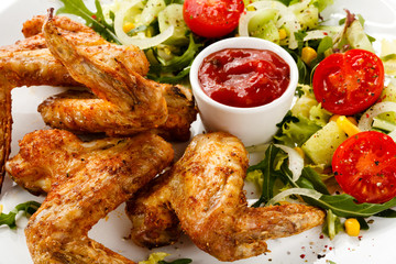 Grilled chicken wings with vegetable salad